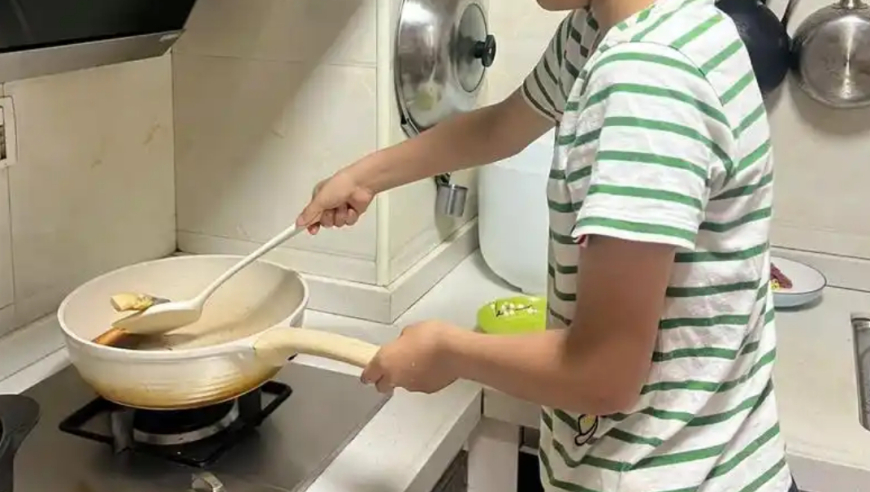 澳门资料王中王最准一肖一码一03807,张淼怡直播回应整容,整体规划执行讲解_轻量版V15.25